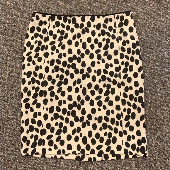 H&M Dresses & Skirts - Pattern stretch pencil skirt
